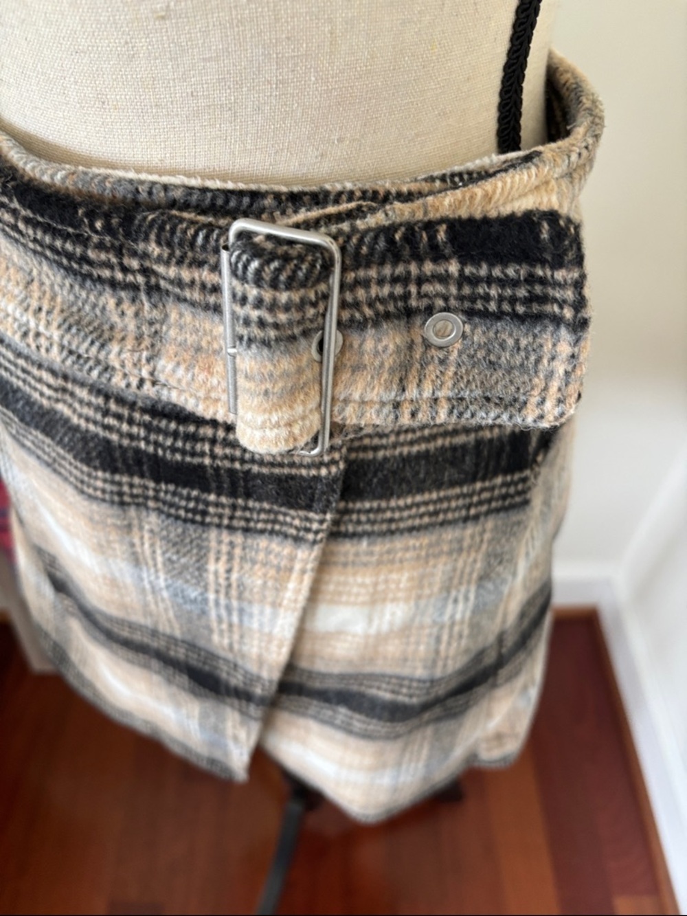 Free People Beige and Black Plaid Mini Skirt with Belt Size 4 - Picture 2 of 4